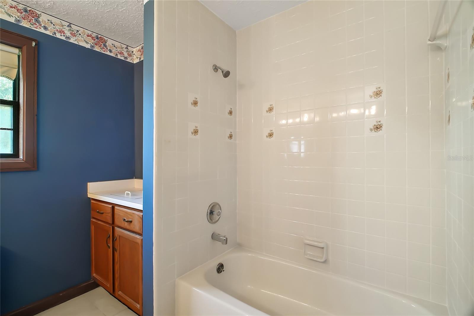 Image 38 of 41 For 17952 Lookout Hill Road