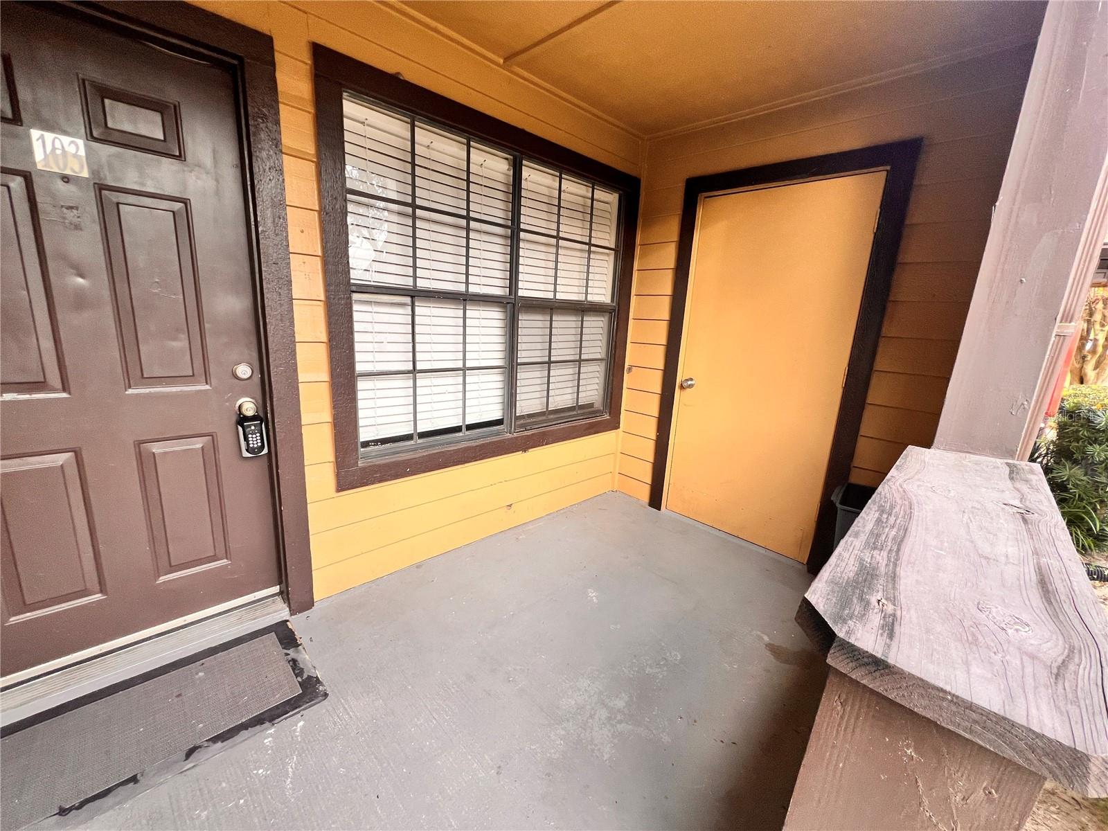 Image 16 of 20 For 300 Lakepointe Drive 103