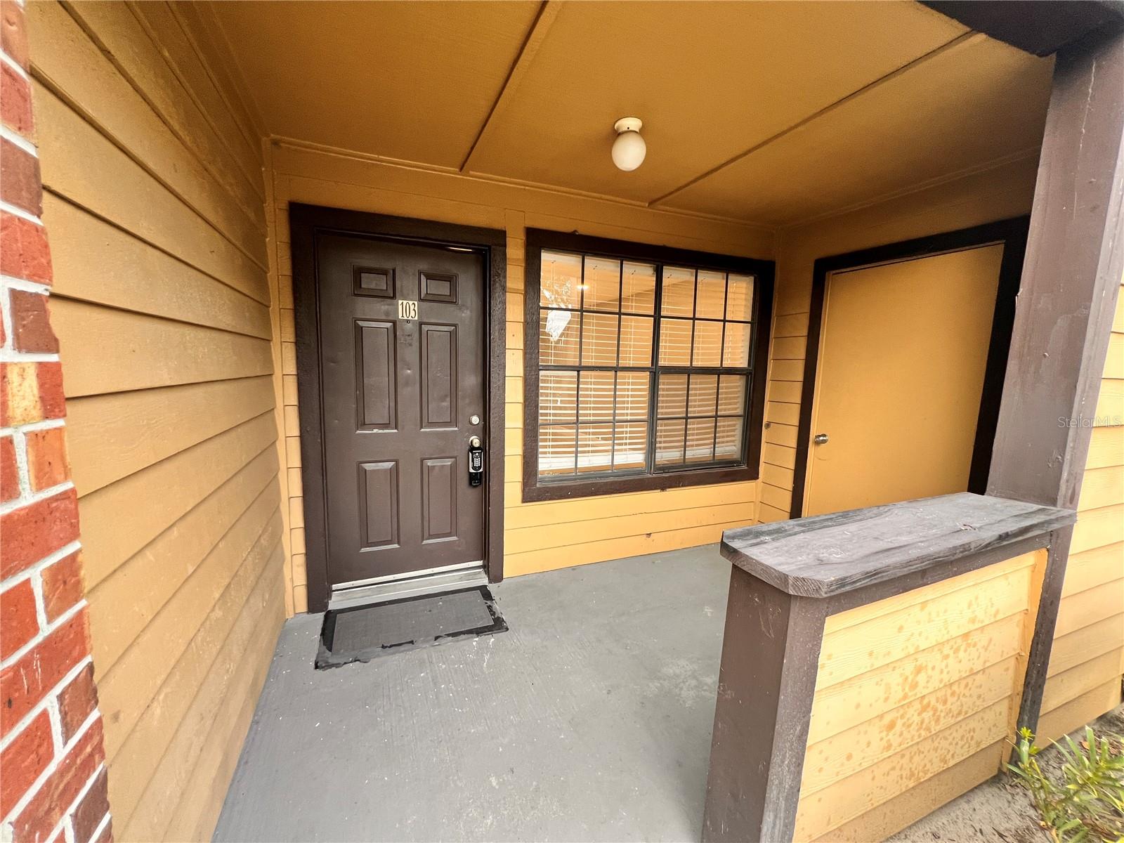 Image 2 of 20 For 300 Lakepointe Drive 103