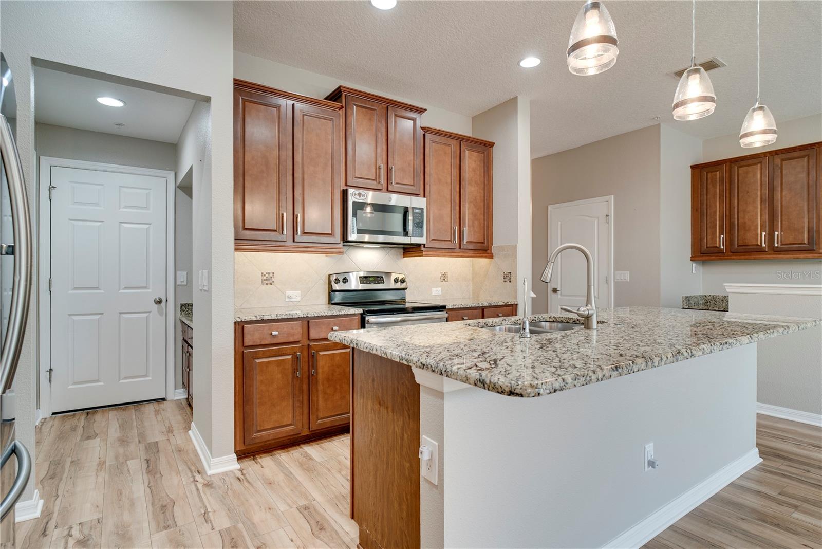 Image 10 of 37 For 814 Walkers Grove Lane