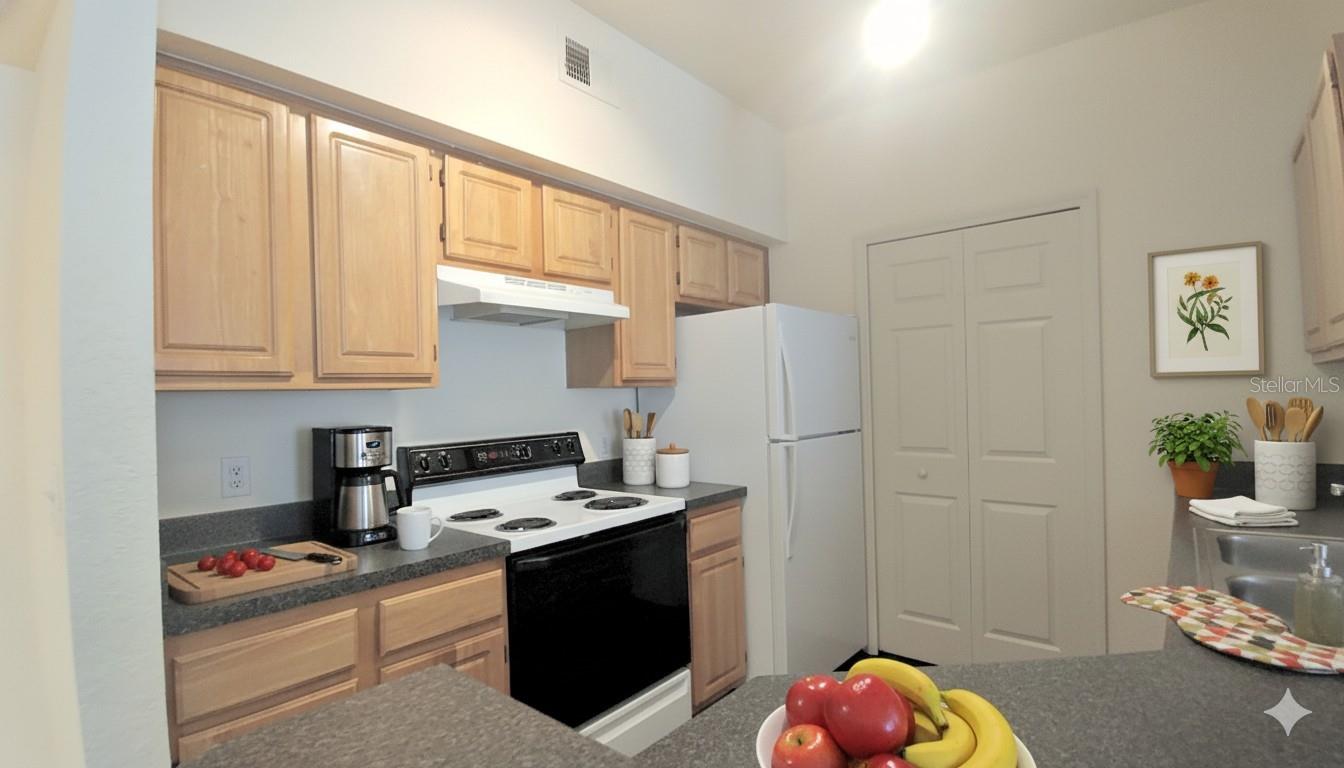 Image 7 of 10 For 6025 Westgate Drive 2524