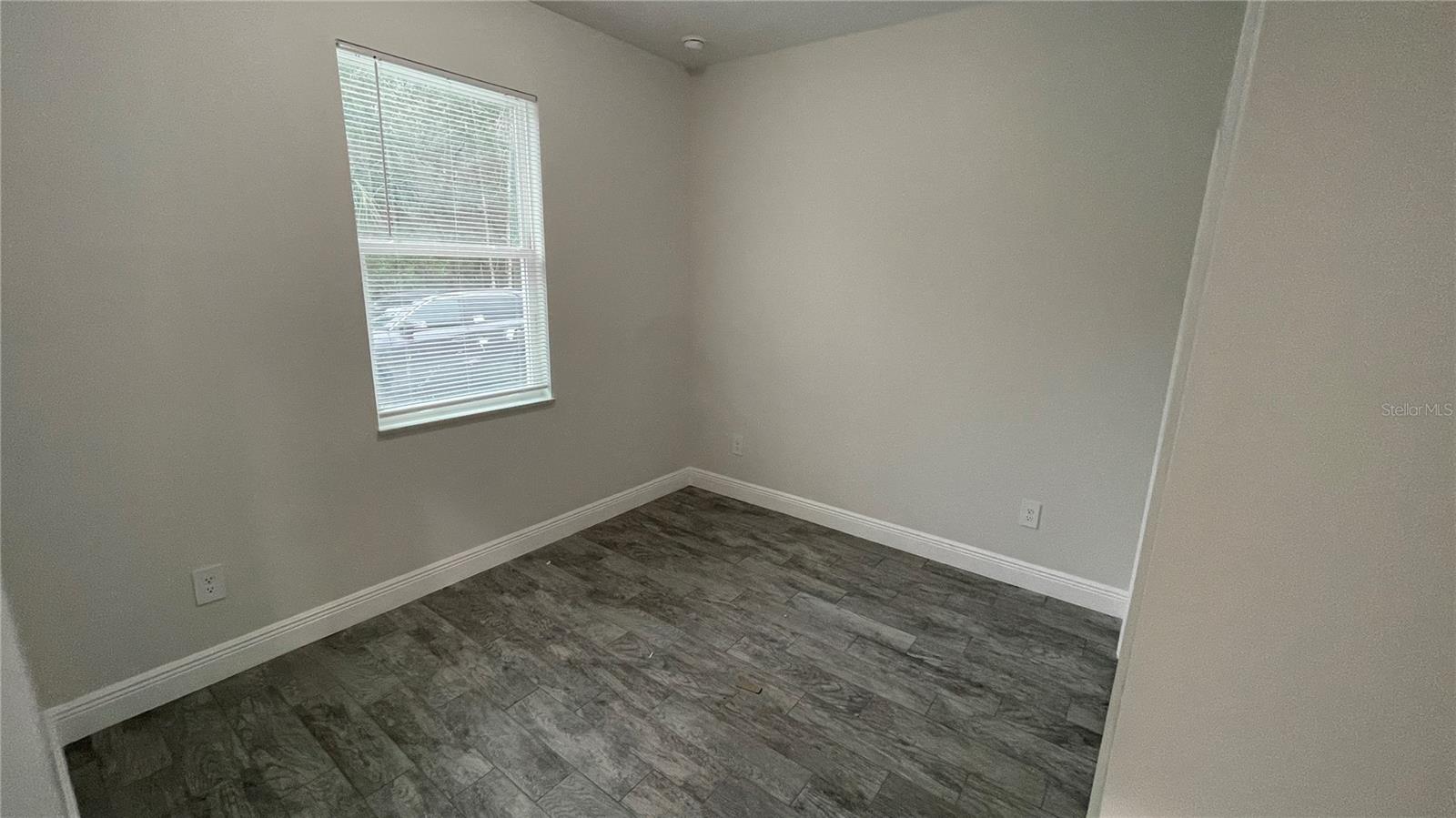 Listing photo id 8 for 4949 Ives Avenue B