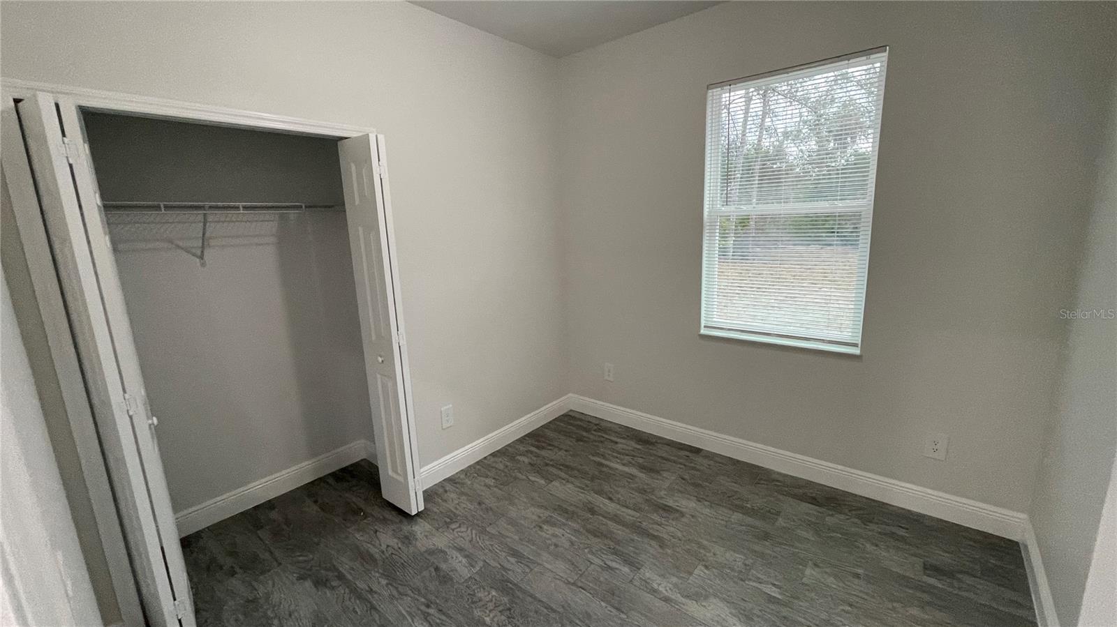 Listing photo id 14 for 4949 Ives Avenue B