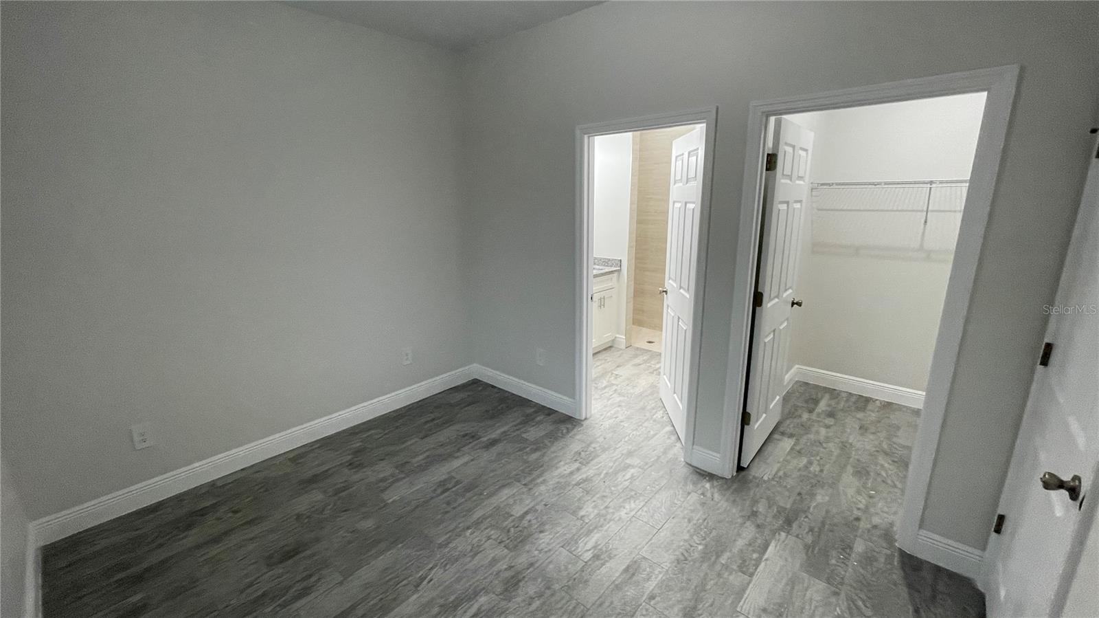 Listing photo id 21 for 4949 Ives Avenue B