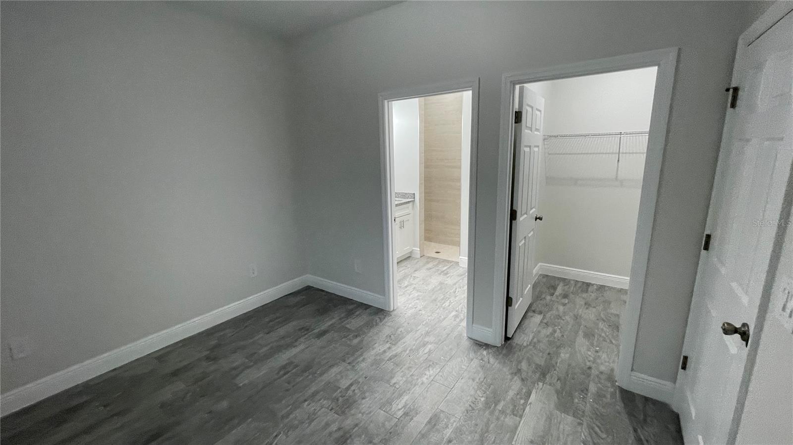 Listing photo id 22 for 4949 Ives Avenue B