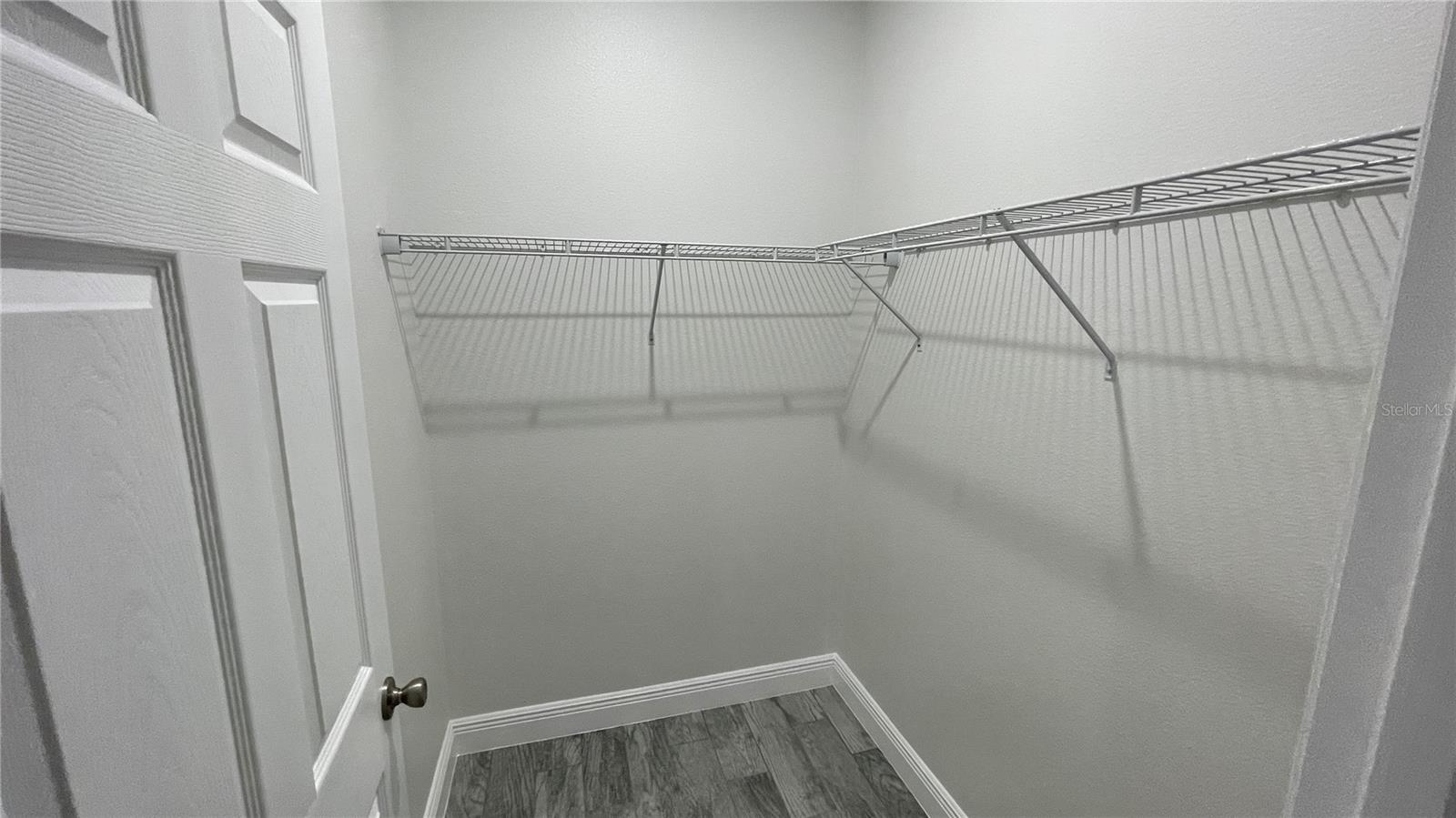 Listing photo id 23 for 4949 Ives Avenue B