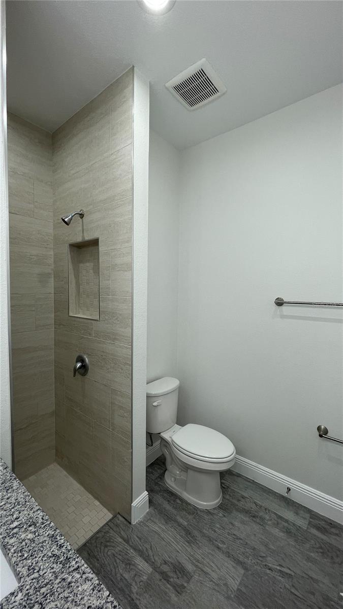 Listing photo id 25 for 4949 Ives Avenue B