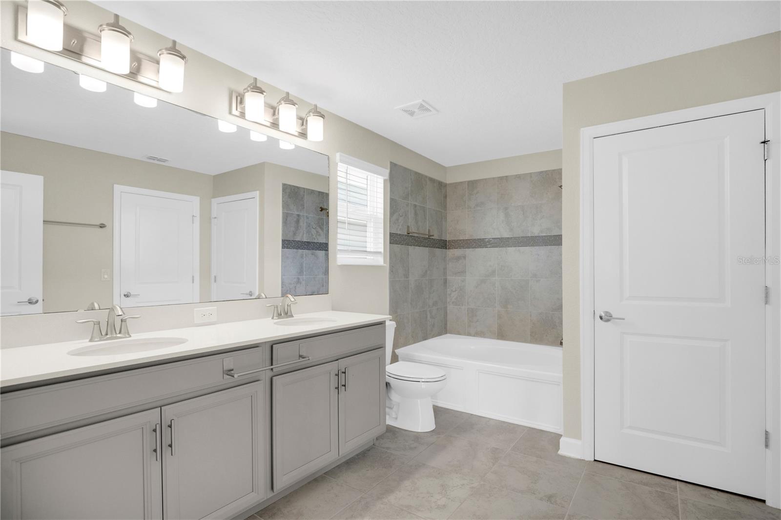 Image 21 of 45 For 11839 Charades Street