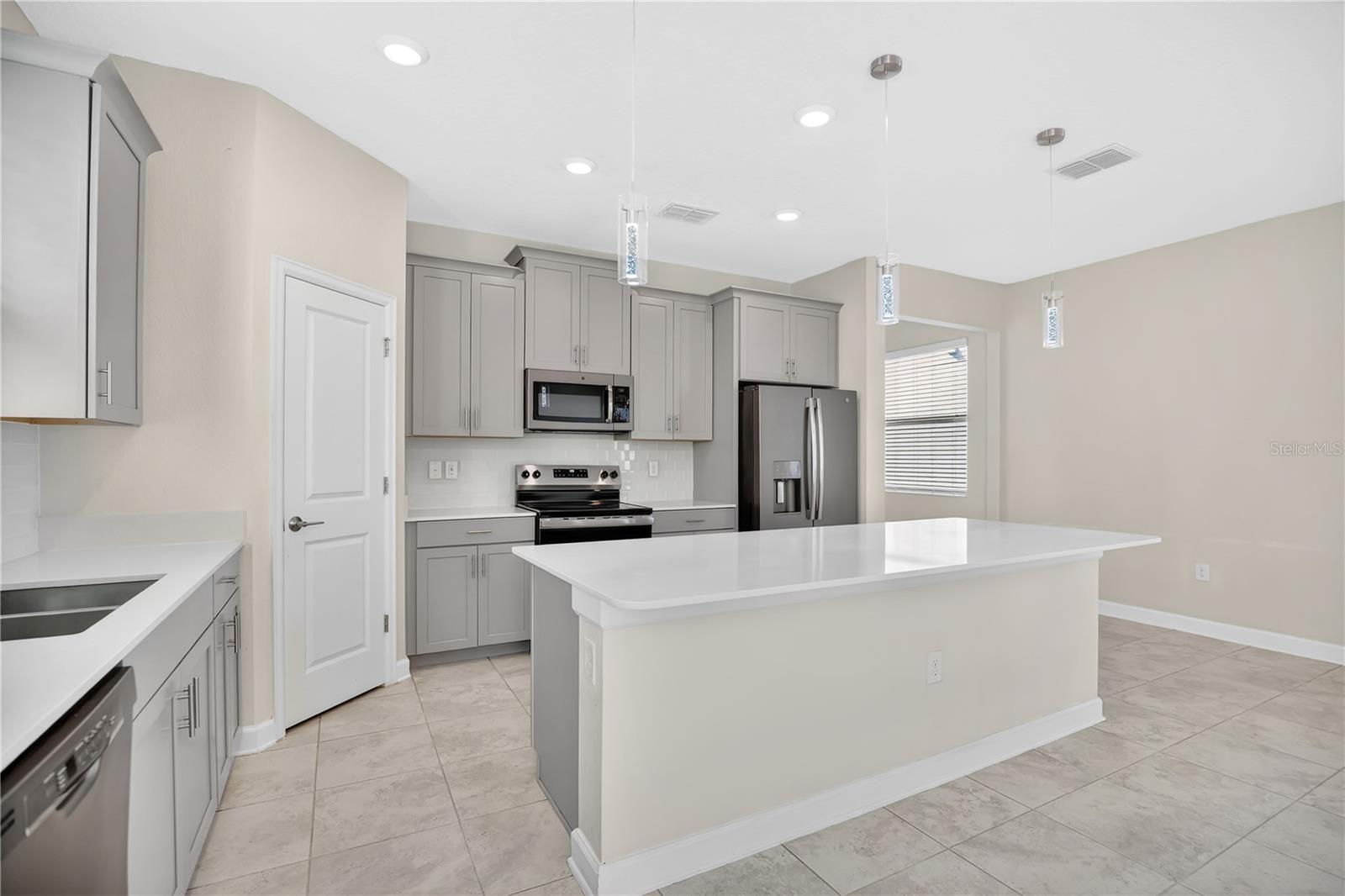 Image 6 of 45 For 11839 Charades Street