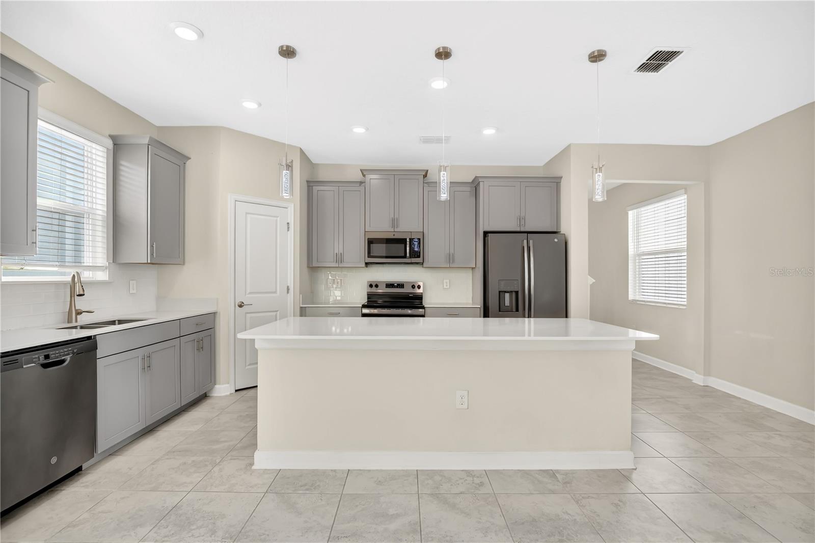 Image 7 of 45 For 11839 Charades Street