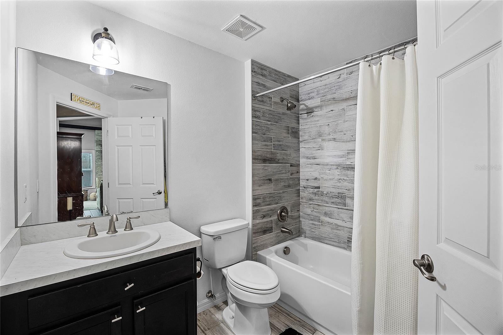 Image 17 of 26 For 10339 Castillo Court