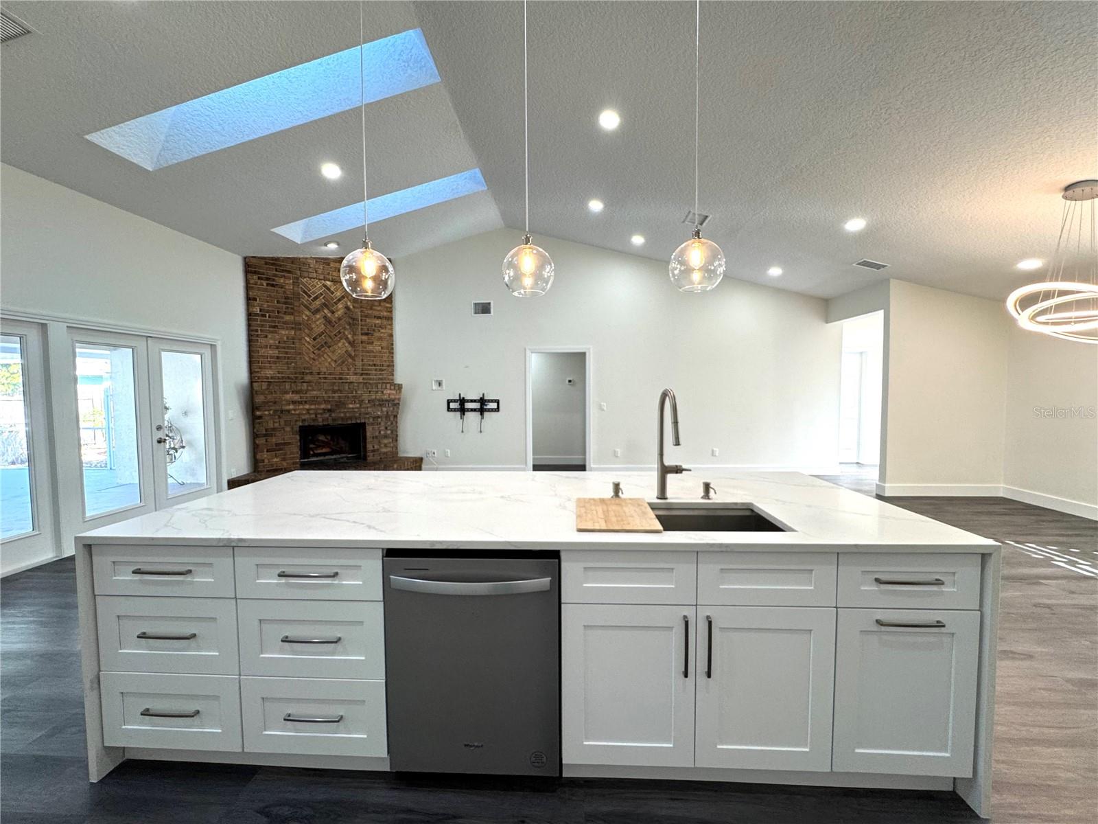 Image 11 of 43 For 9943 Bay Vista Estates Boulevard