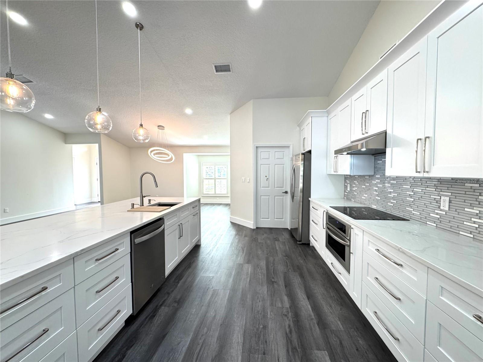 Image 13 of 43 For 9943 Bay Vista Estates Boulevard