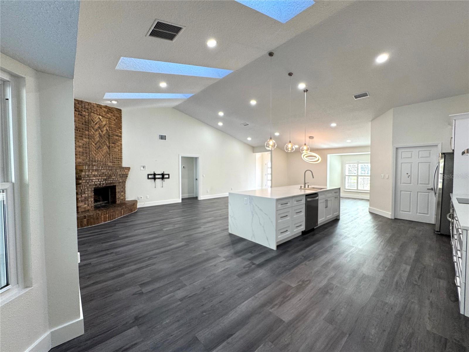 Image 14 of 43 For 9943 Bay Vista Estates Boulevard