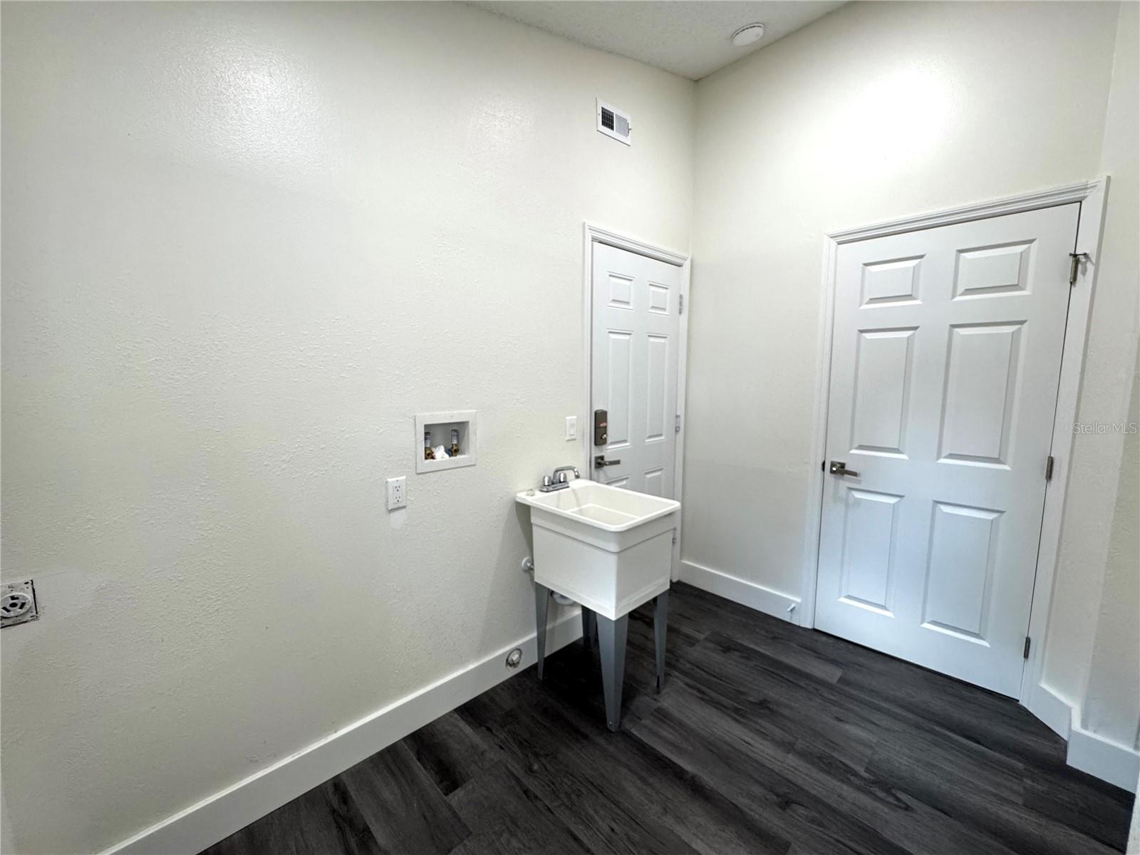 Image 20 of 43 For 9943 Bay Vista Estates Boulevard