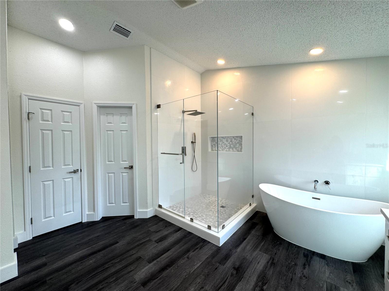 Image 25 of 43 For 9943 Bay Vista Estates Boulevard