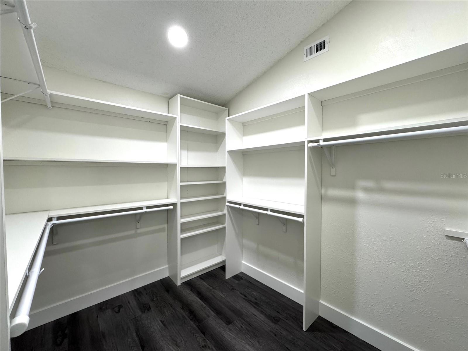 Image 26 of 43 For 9943 Bay Vista Estates Boulevard