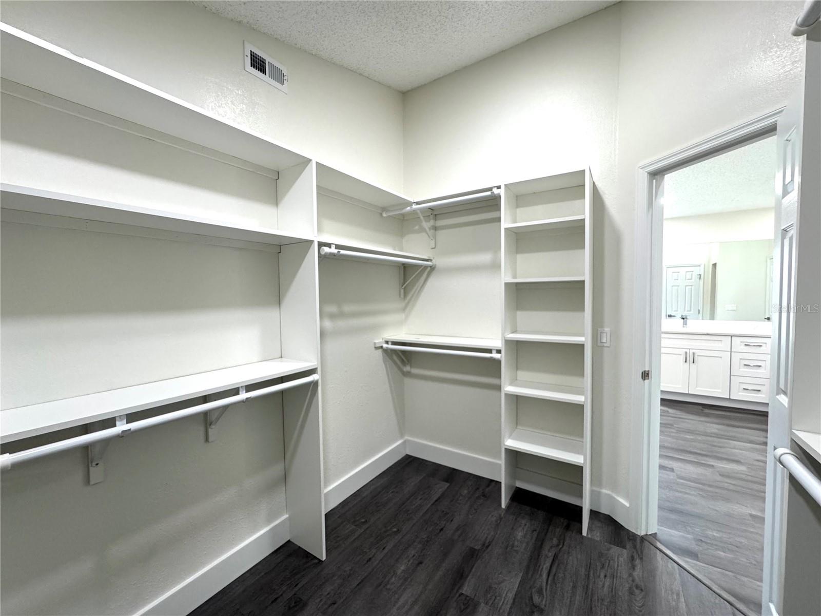 Image 27 of 43 For 9943 Bay Vista Estates Boulevard