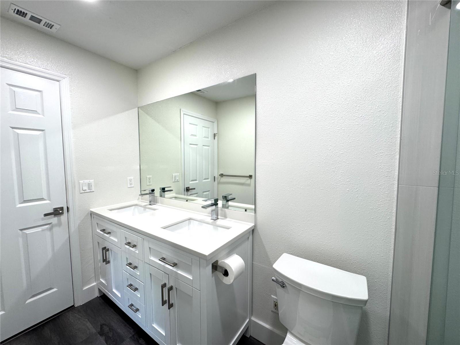 Image 31 of 43 For 9943 Bay Vista Estates Boulevard