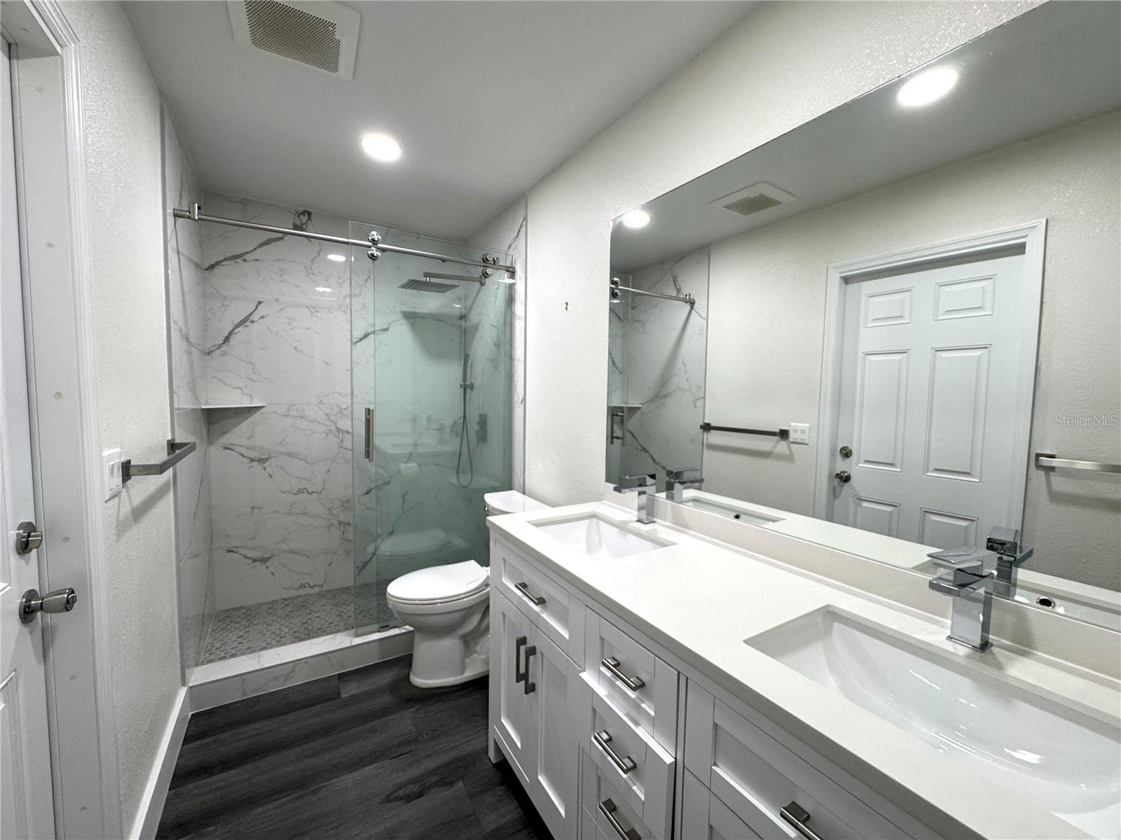 Image 37 of 43 For 9943 Bay Vista Estates Boulevard