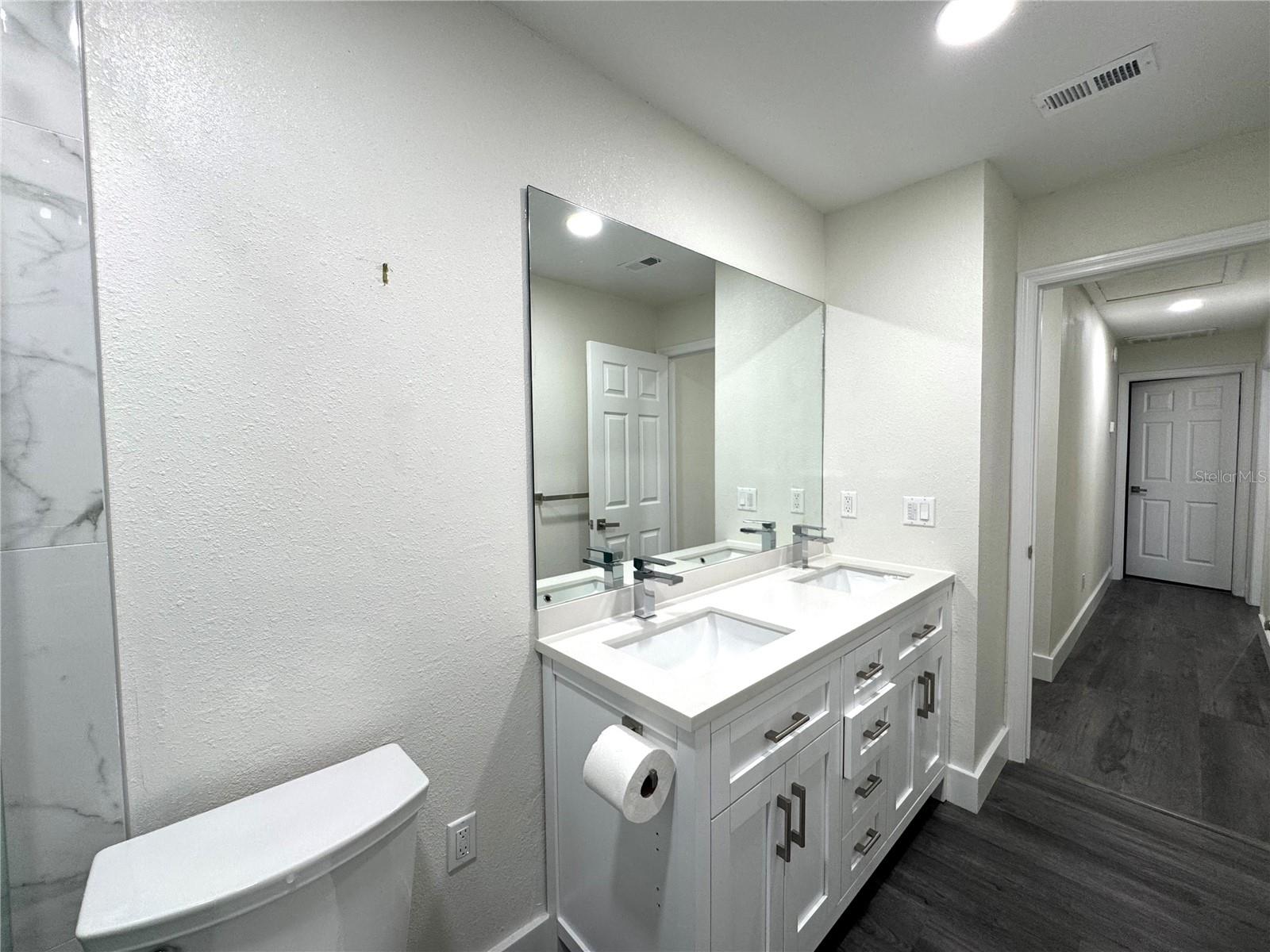 Image 38 of 43 For 9943 Bay Vista Estates Boulevard