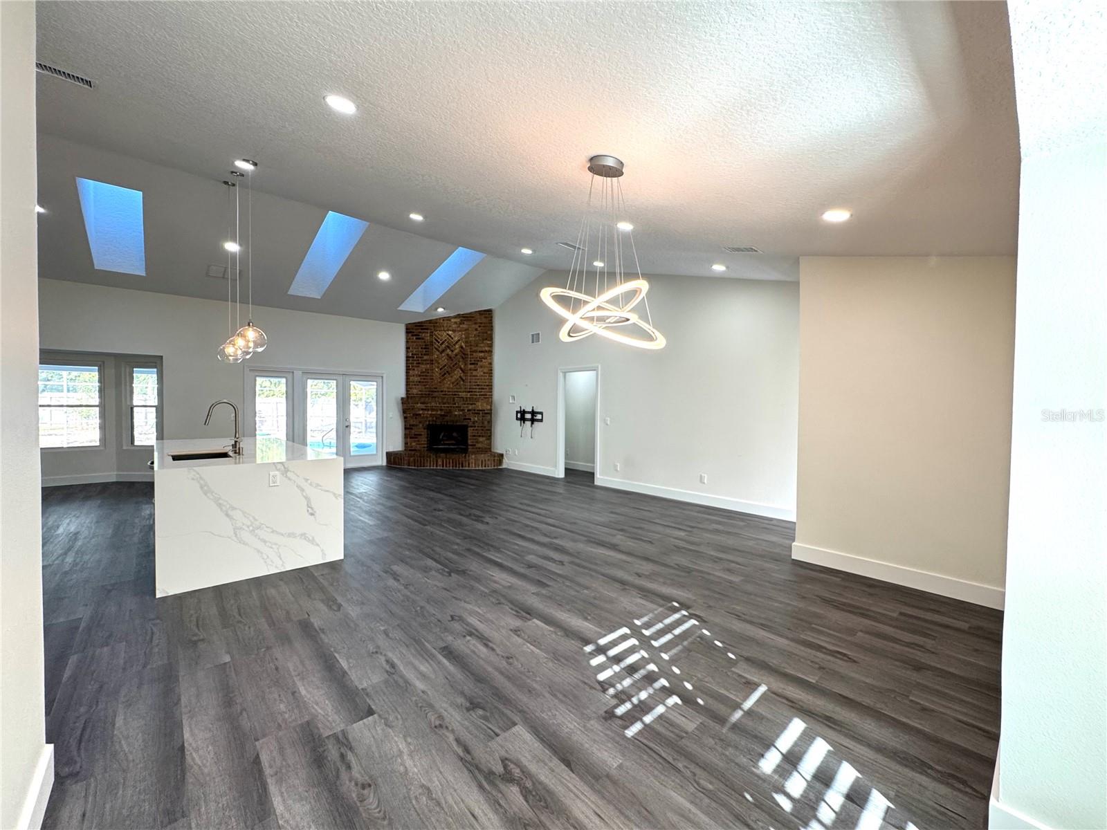 Image 7 of 43 For 9943 Bay Vista Estates Boulevard