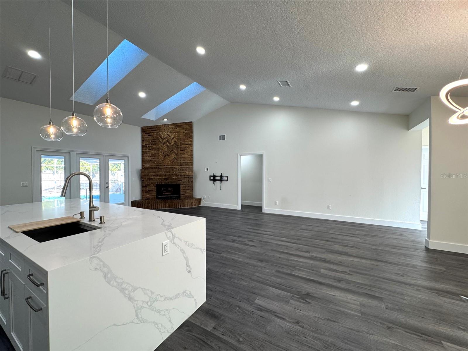 Image 8 of 43 For 9943 Bay Vista Estates Boulevard