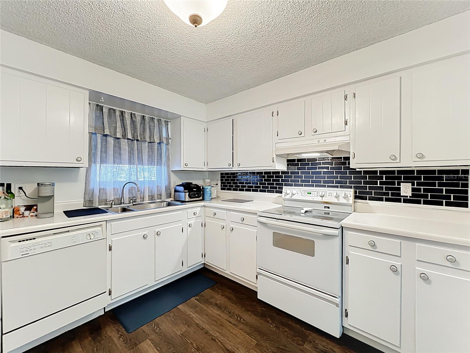 Image 4 of 30 For 200 Saint Andrews Boulevard 3203