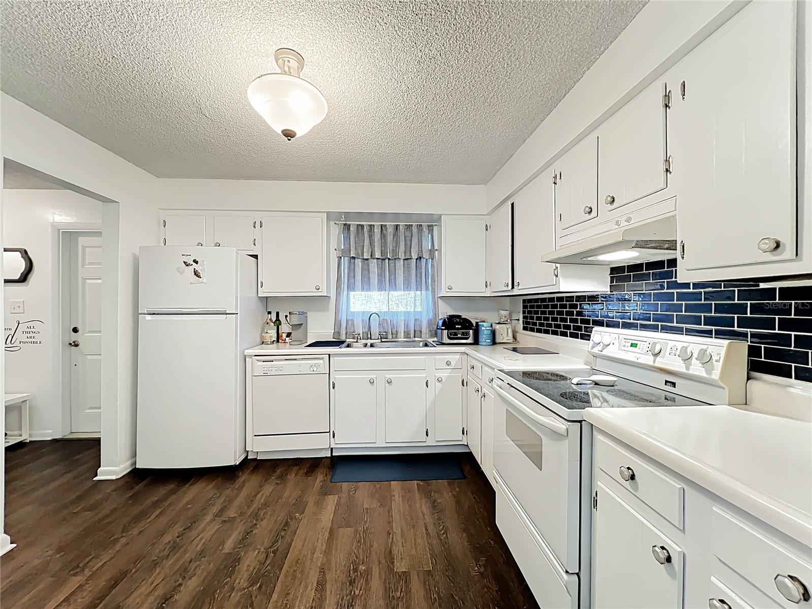 Image 5 of 30 For 200 Saint Andrews Boulevard 3203