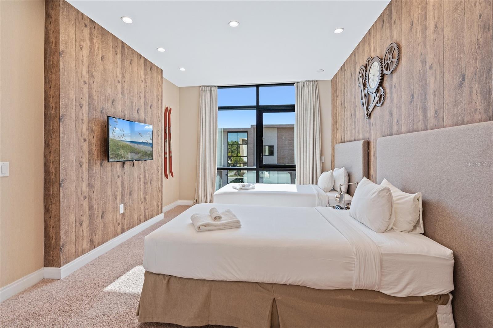 Image 14 of 49 For 7457 Bleecker Lane