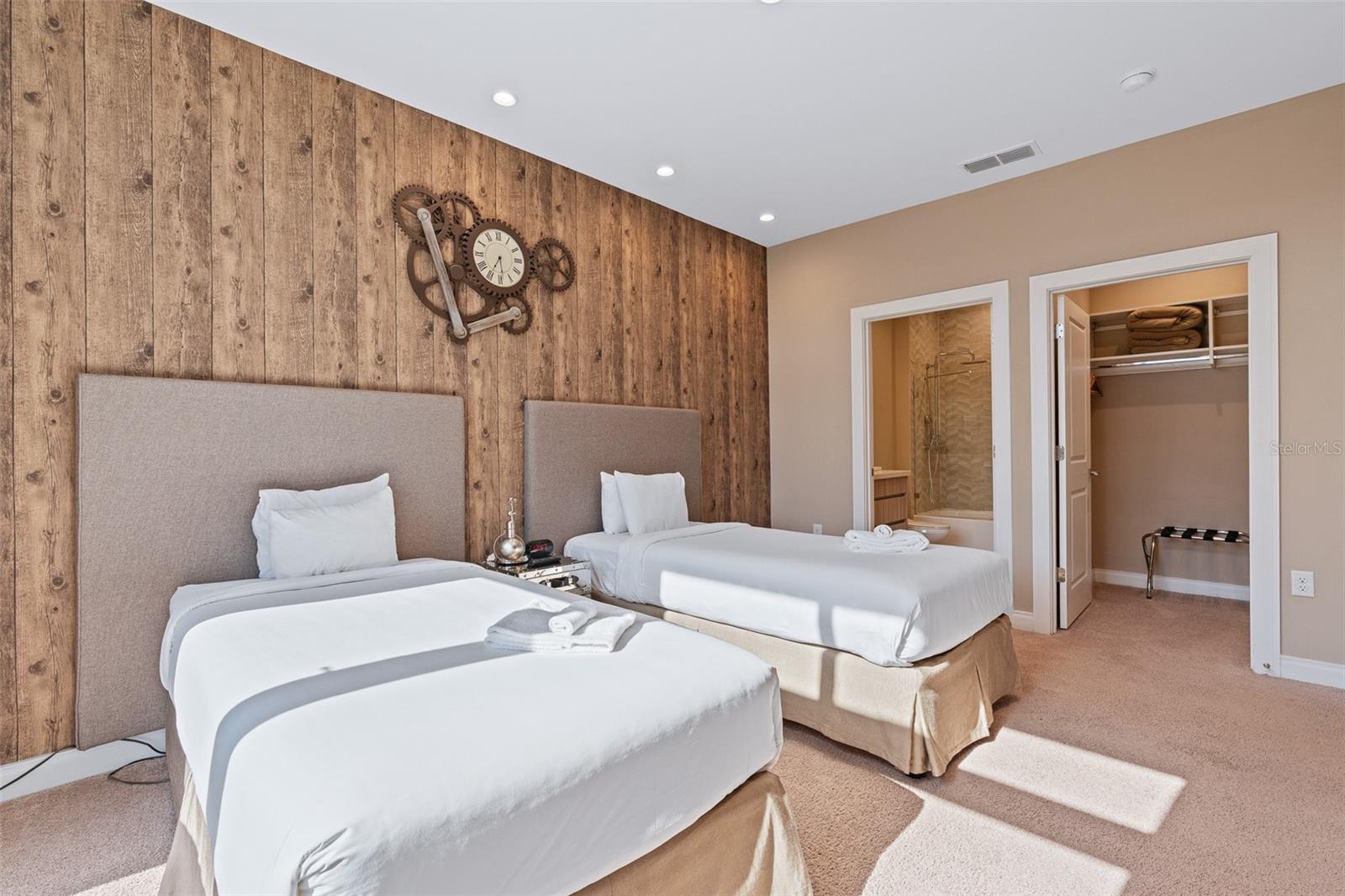 Image 15 of 49 For 7457 Bleecker Lane