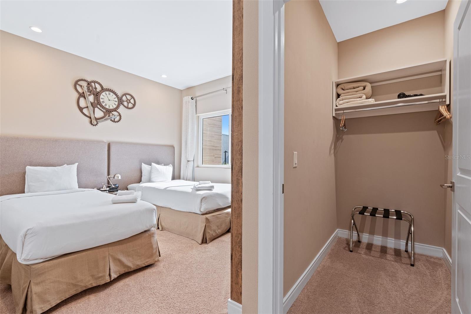 Image 17 of 49 For 7457 Bleecker Lane