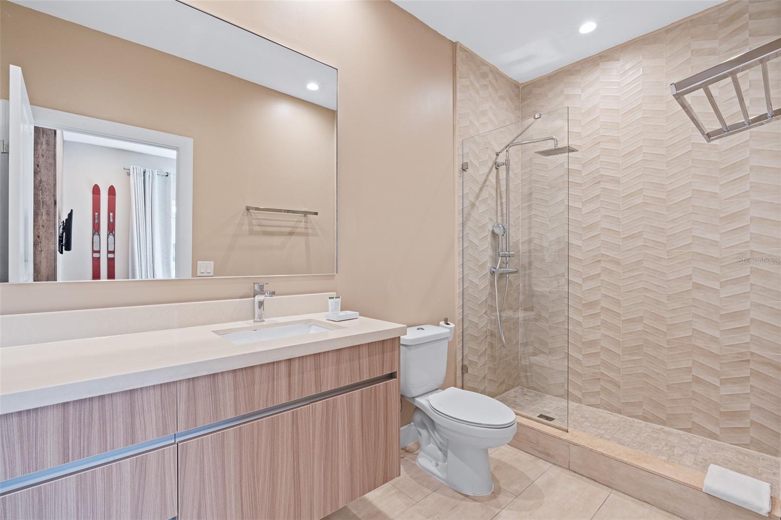 Image 18 of 49 For 7457 Bleecker Lane