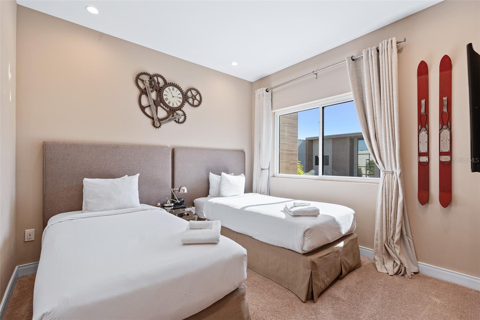 Image 19 of 49 For 7457 Bleecker Lane