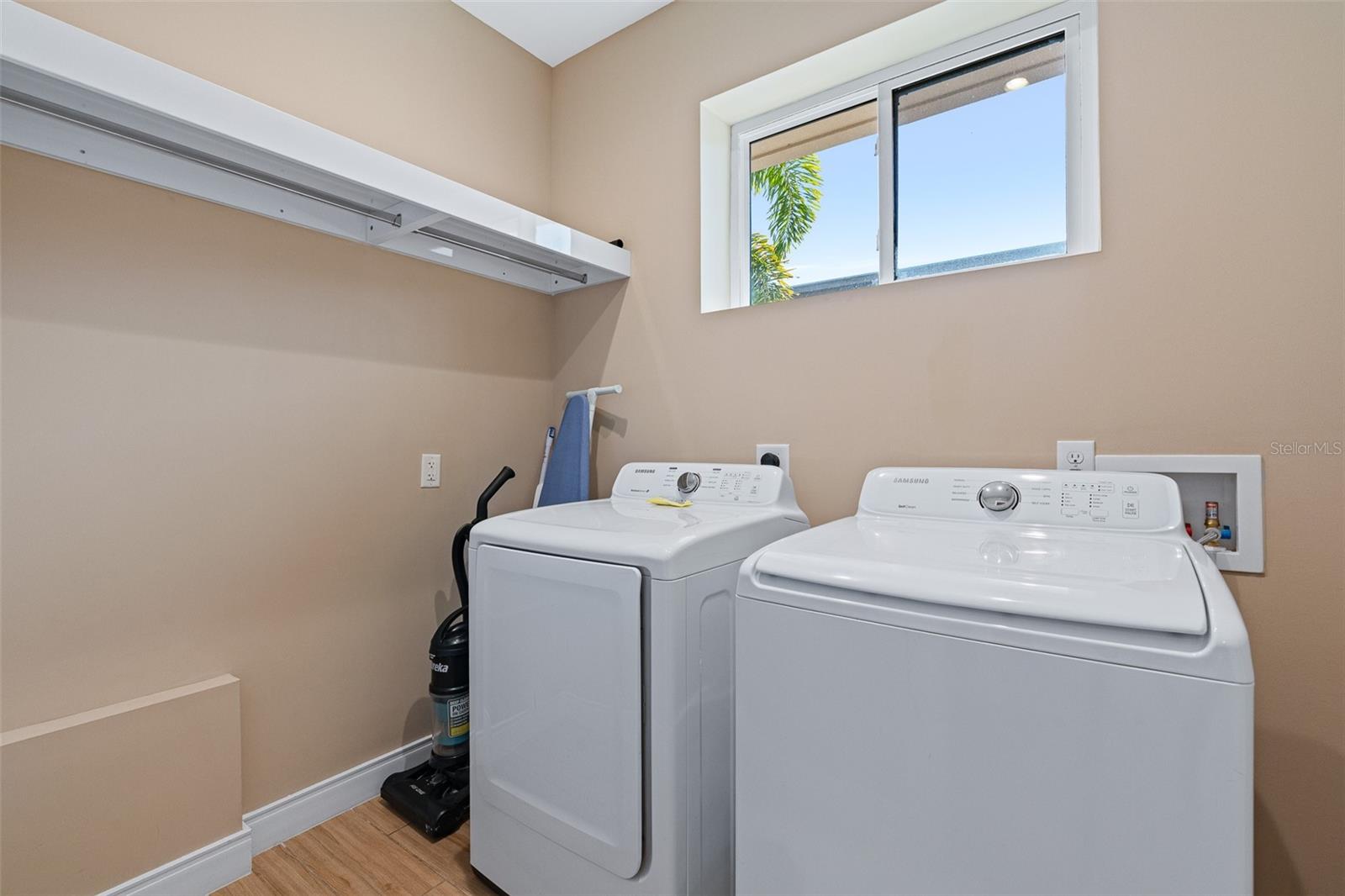 Image 29 of 49 For 7457 Bleecker Lane