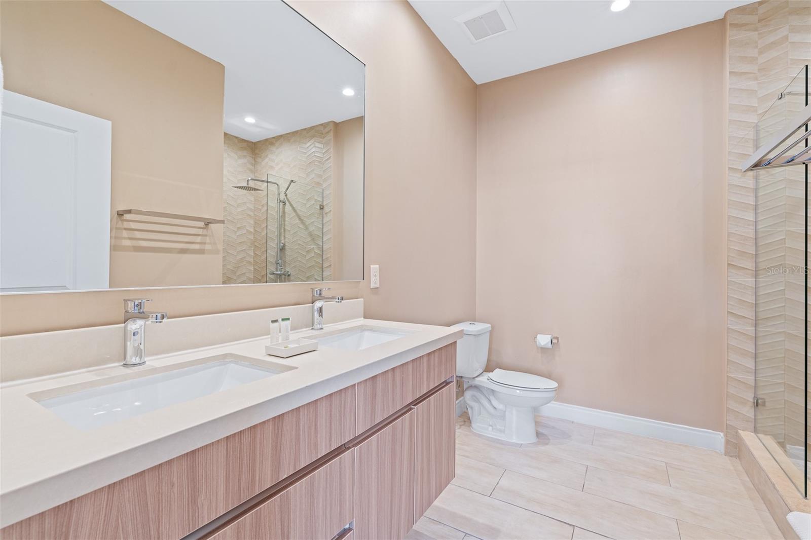 Image 31 of 49 For 7457 Bleecker Lane