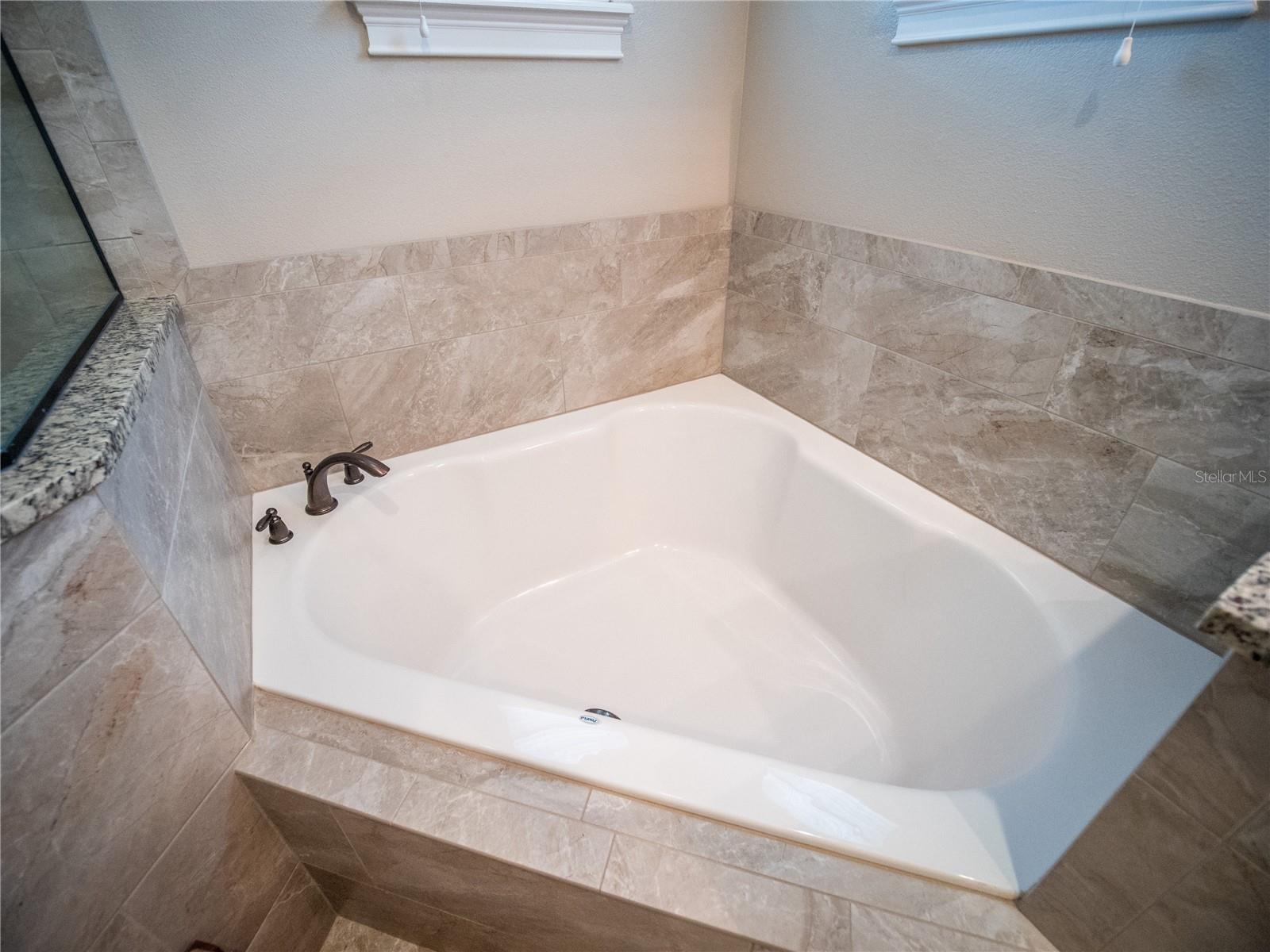 Image 22 of 41 For 1010 Marion Oaks Court