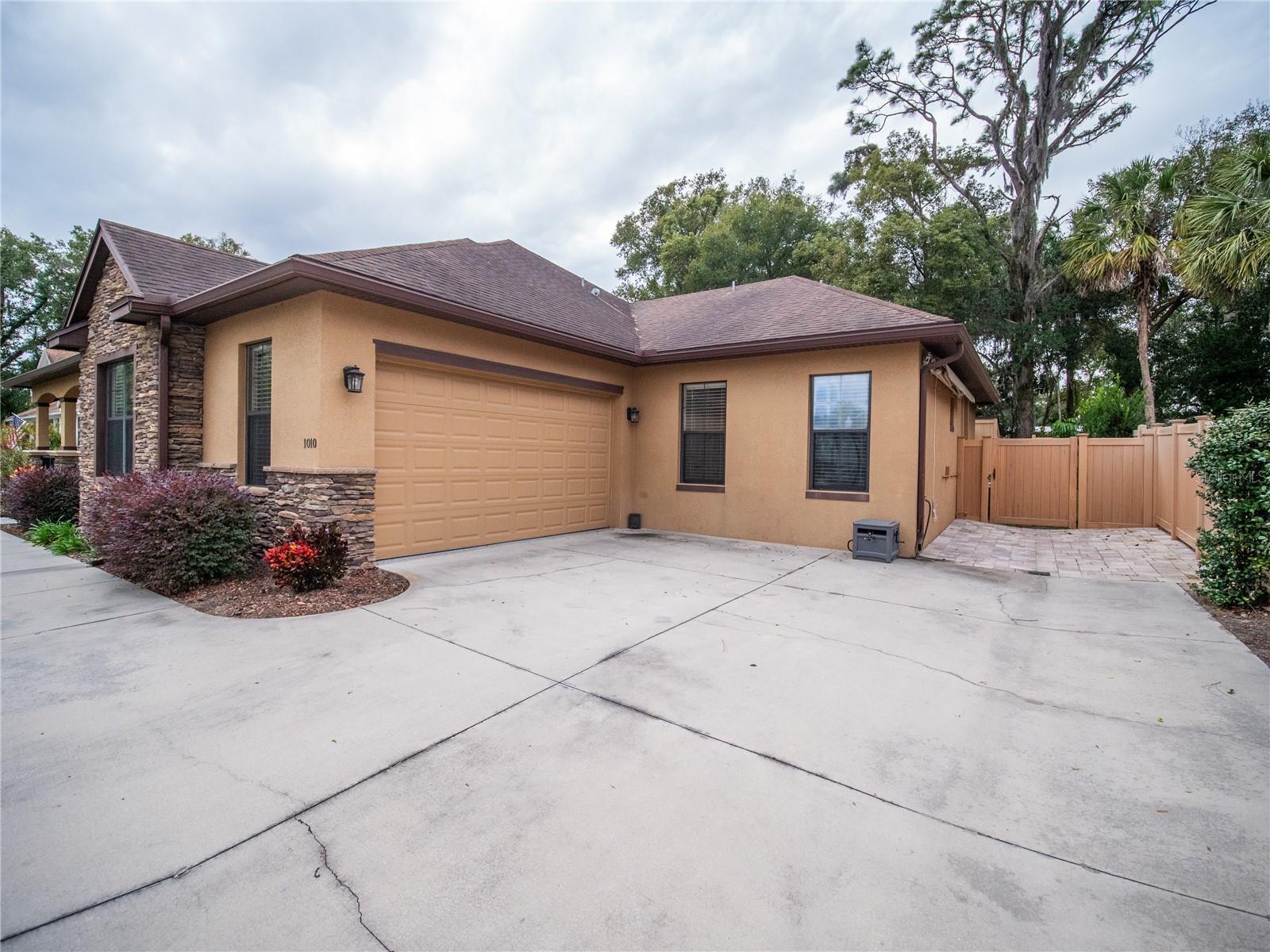 Image 40 of 41 For 1010 Marion Oaks Court