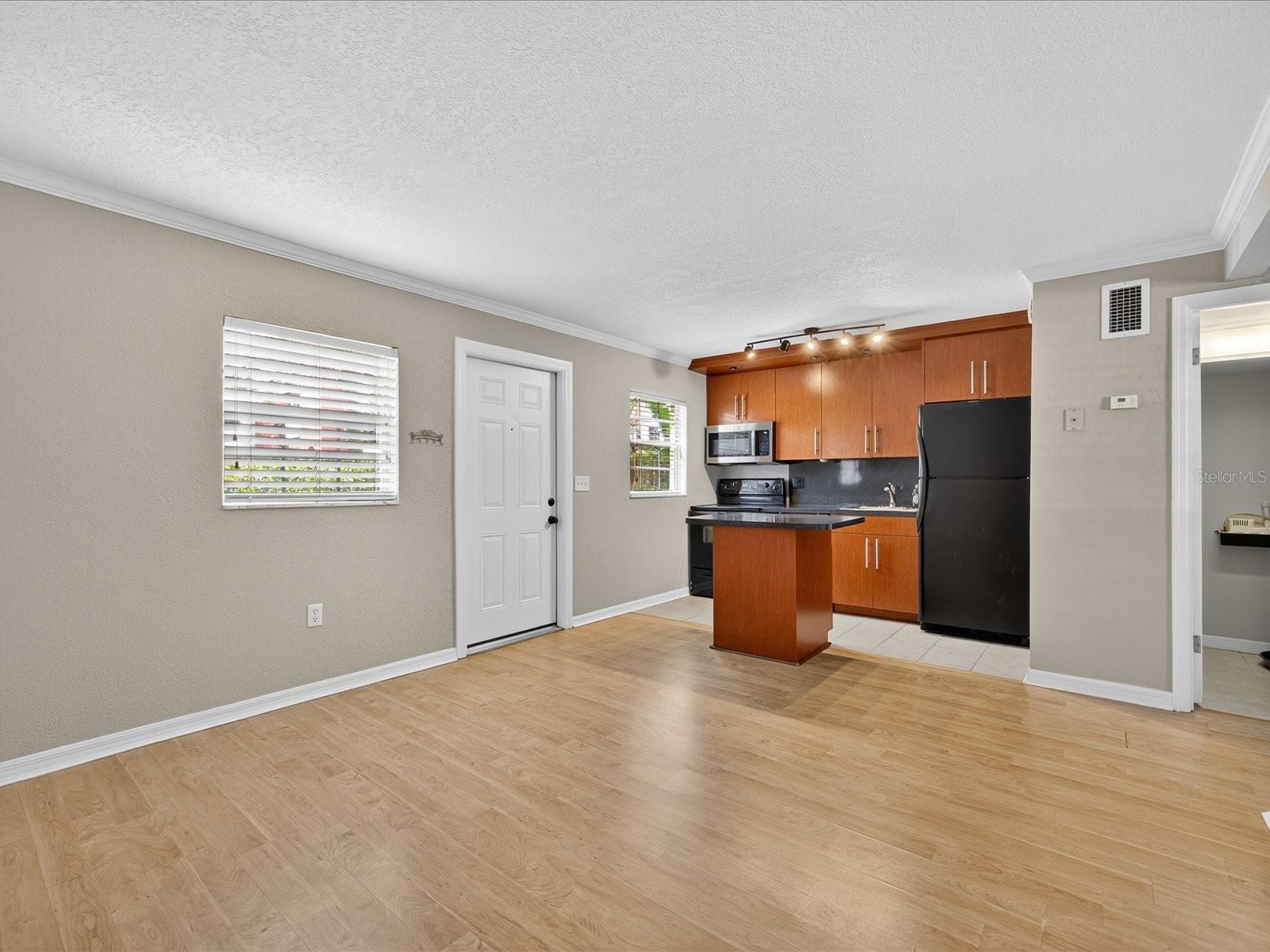 Image 3 of 25 For 2507 Central Boulevard 21