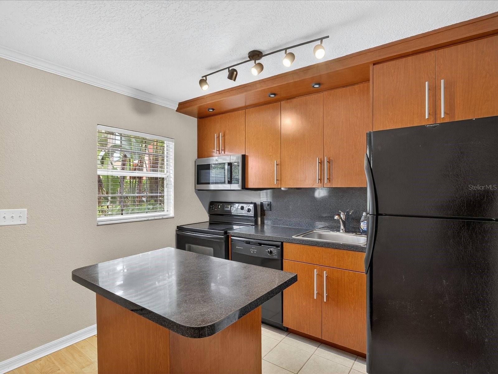 Image 7 of 25 For 2507 Central Boulevard 21