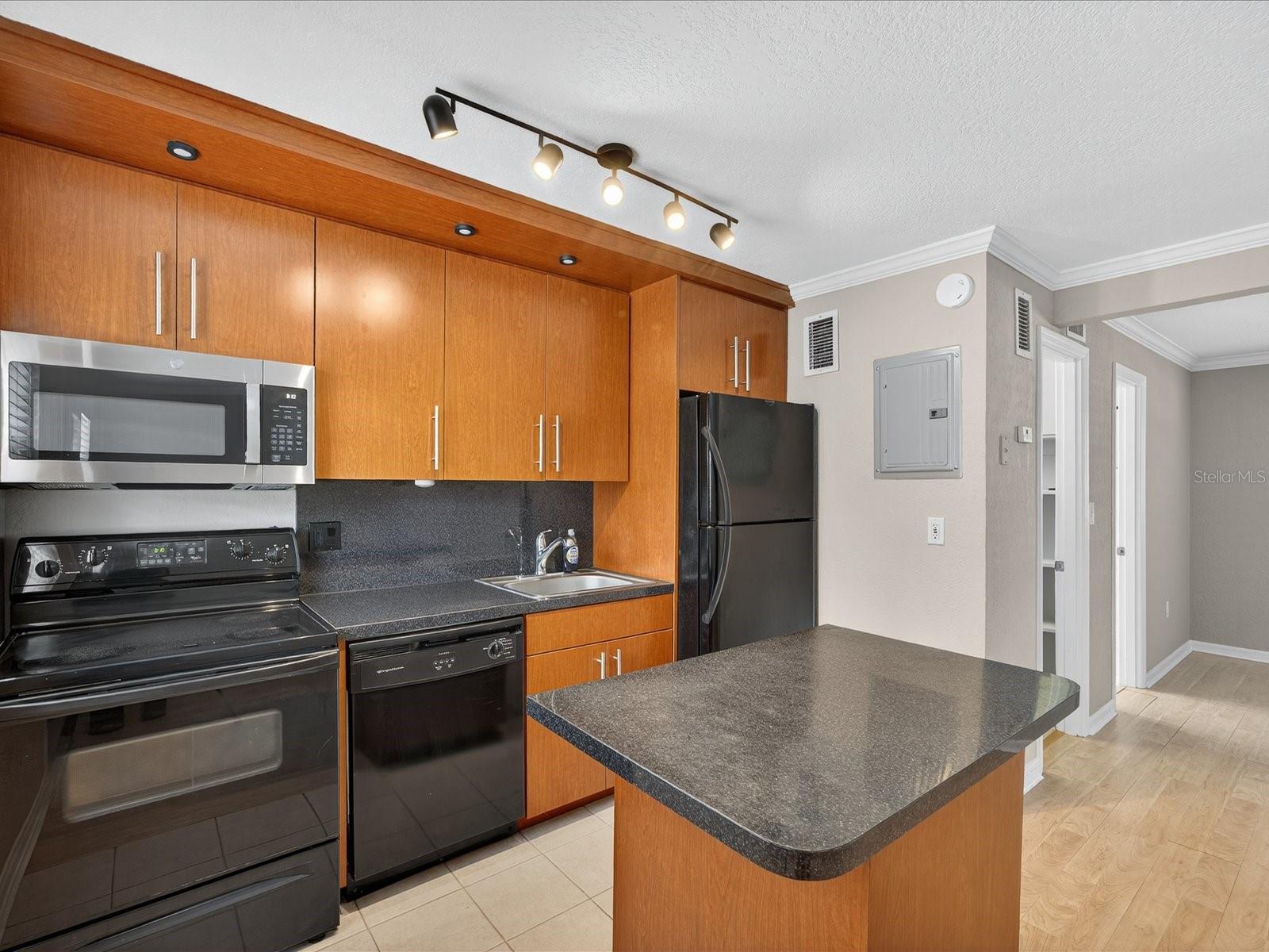 Image 8 of 25 For 2507 Central Boulevard 21