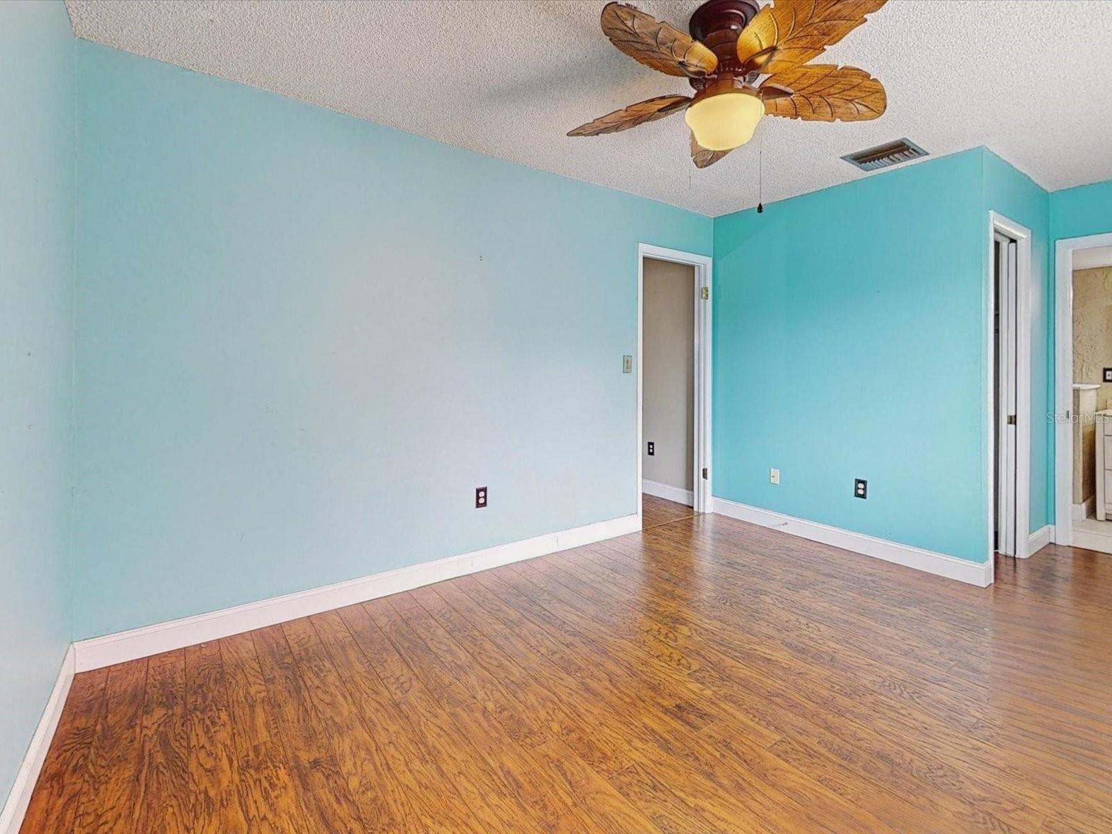 Image 15 of 31 For 156 Lago Vista Boulevard