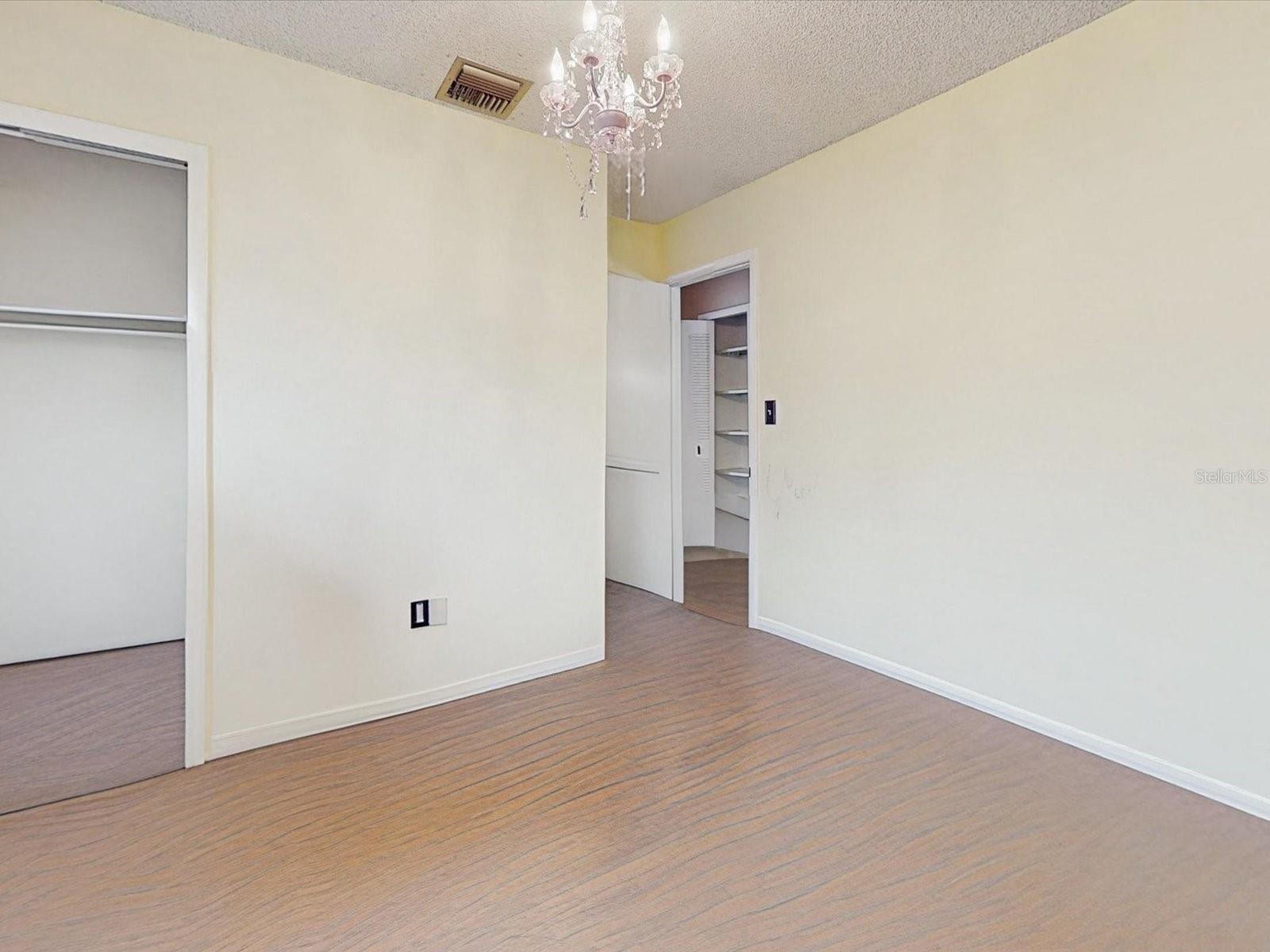 Image 19 of 31 For 156 Lago Vista Boulevard