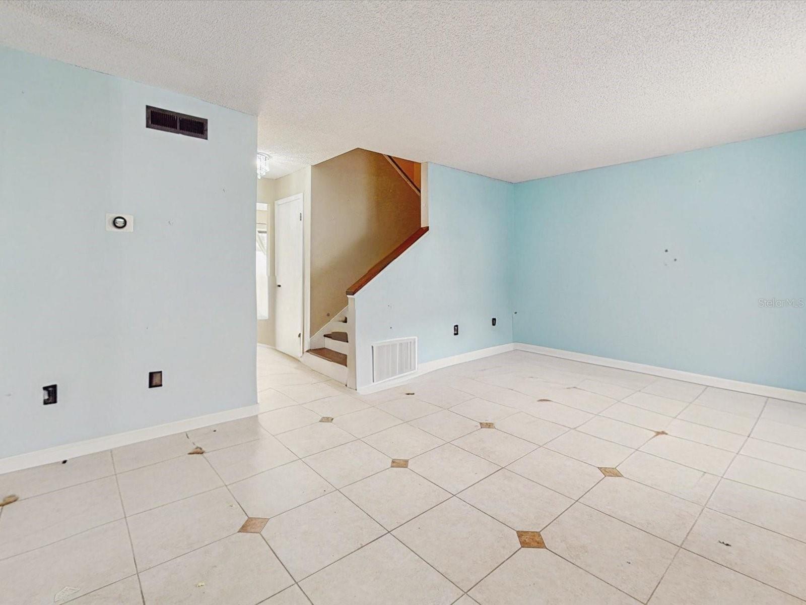 Image 6 of 31 For 156 Lago Vista Boulevard