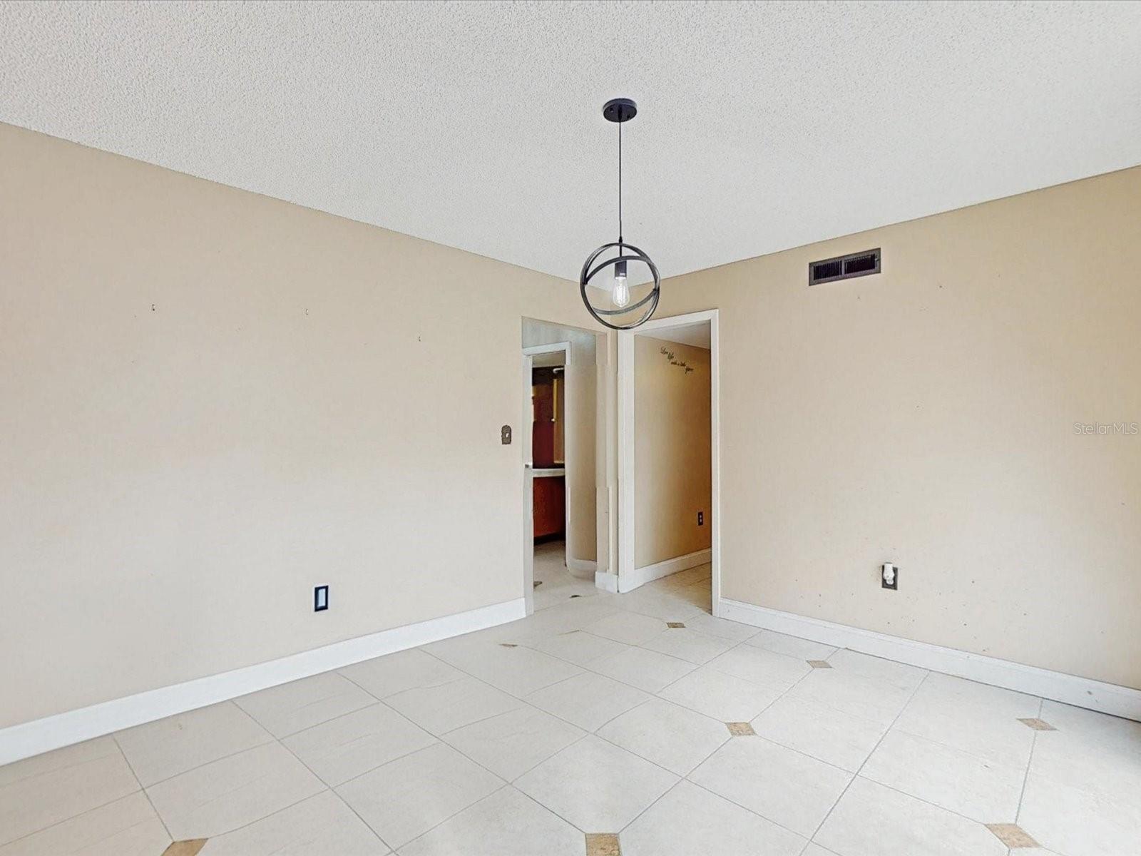 Image 8 of 31 For 156 Lago Vista Boulevard