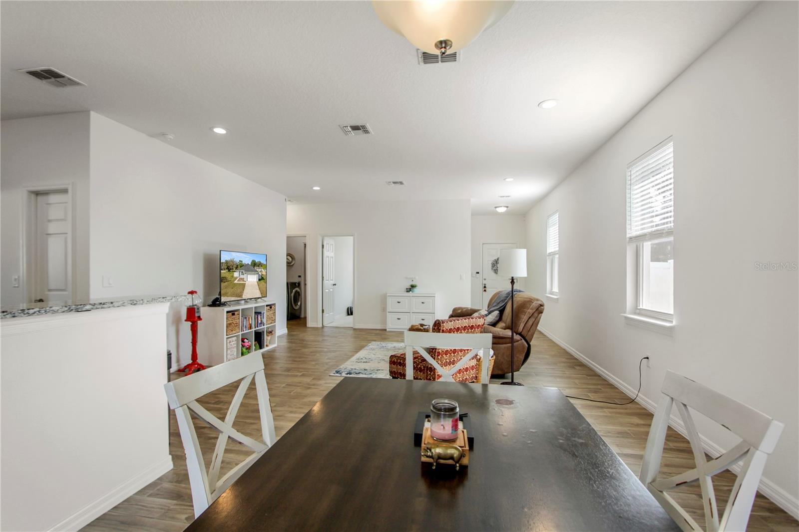 Image 11 of 35 For 142 Pineview Drive