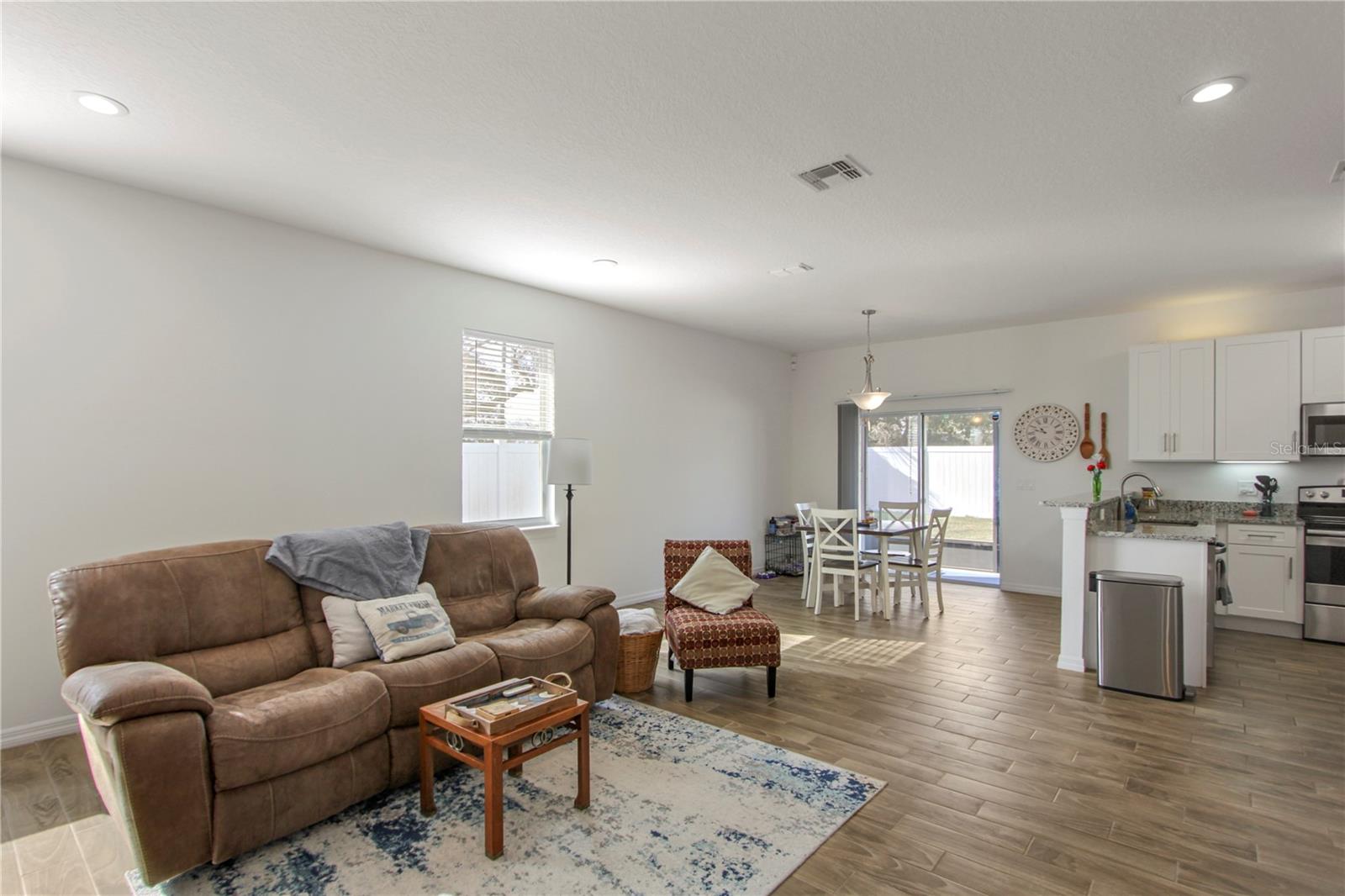 Image 6 of 35 For 142 Pineview Drive