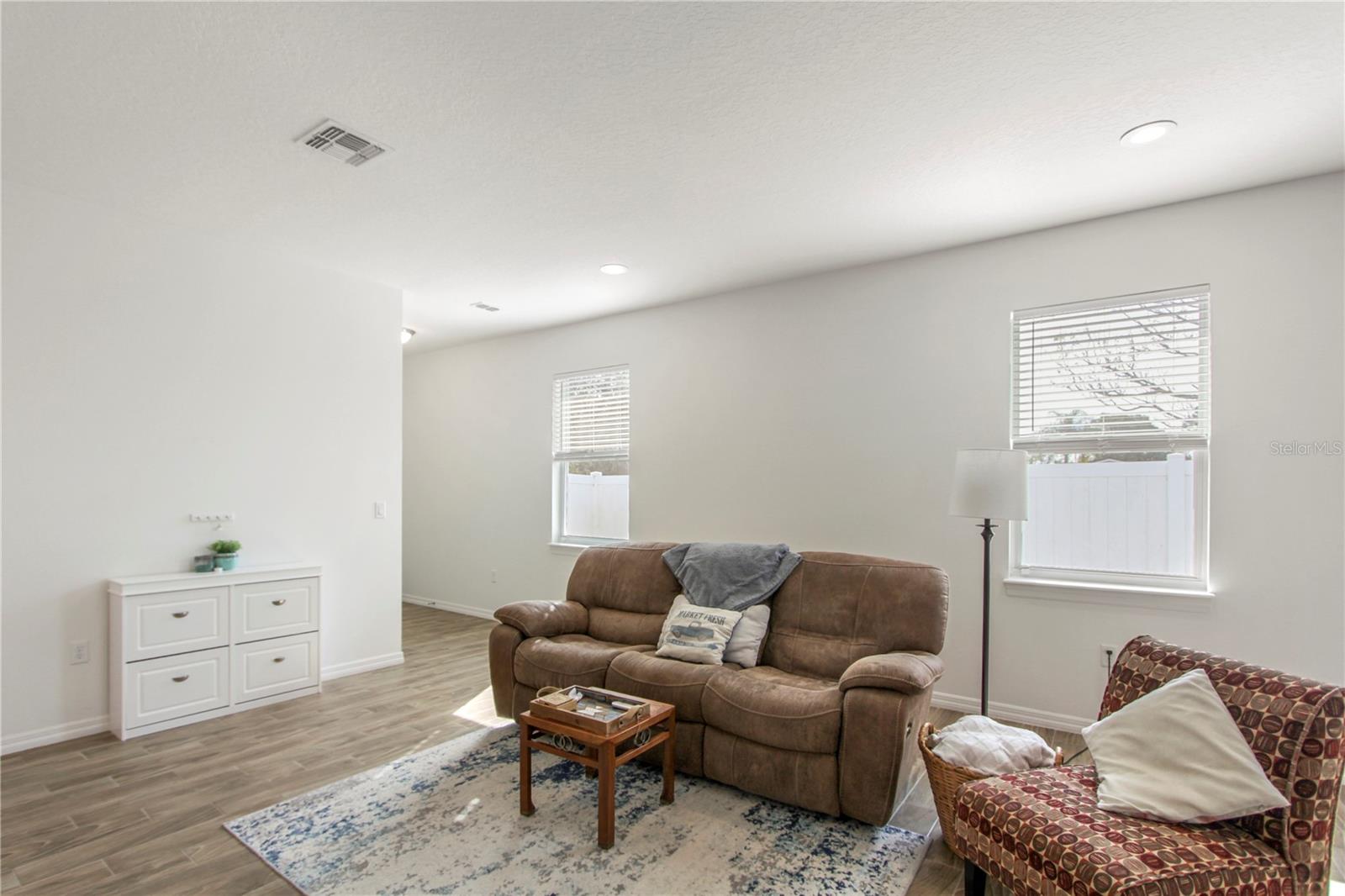 Image 7 of 35 For 142 Pineview Drive