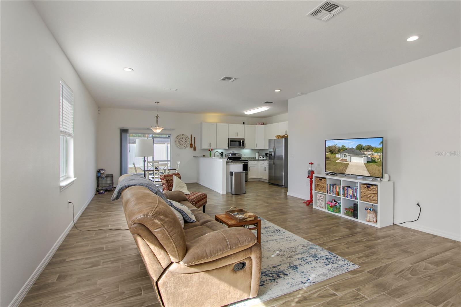 Image 8 of 35 For 142 Pineview Drive