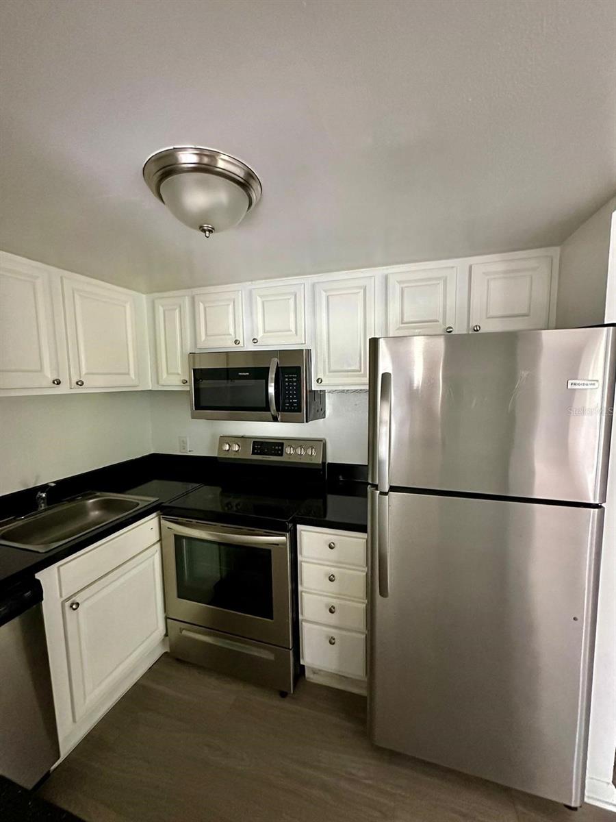 Image 12 of 33 For 2519 Alafaya Trail 34